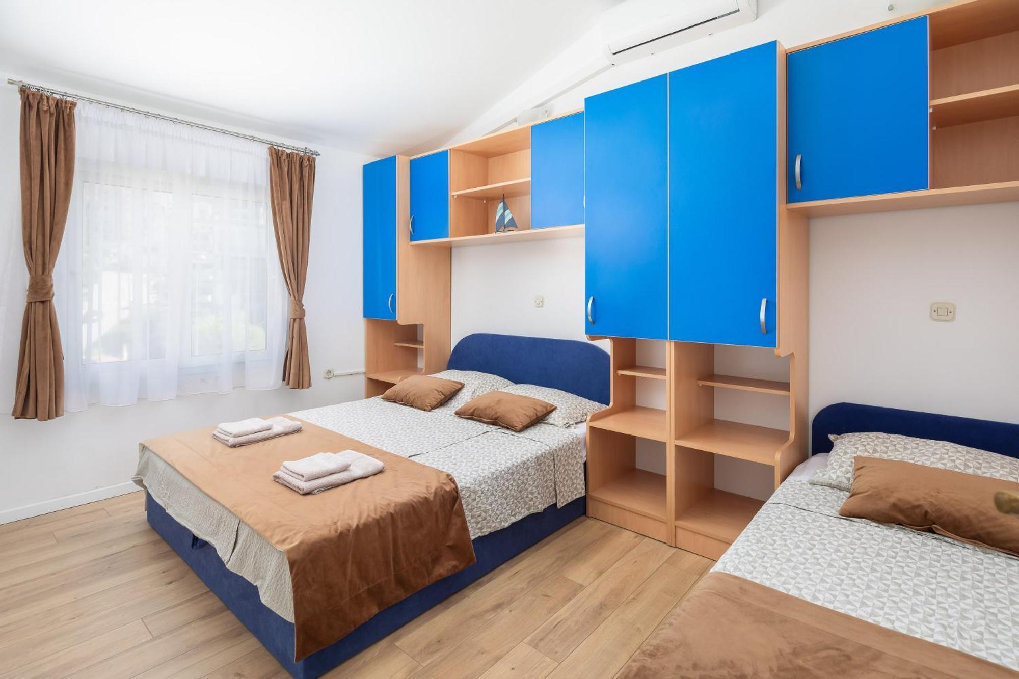 Apartments Near Central Beach With Free Parking Makarska Room photo