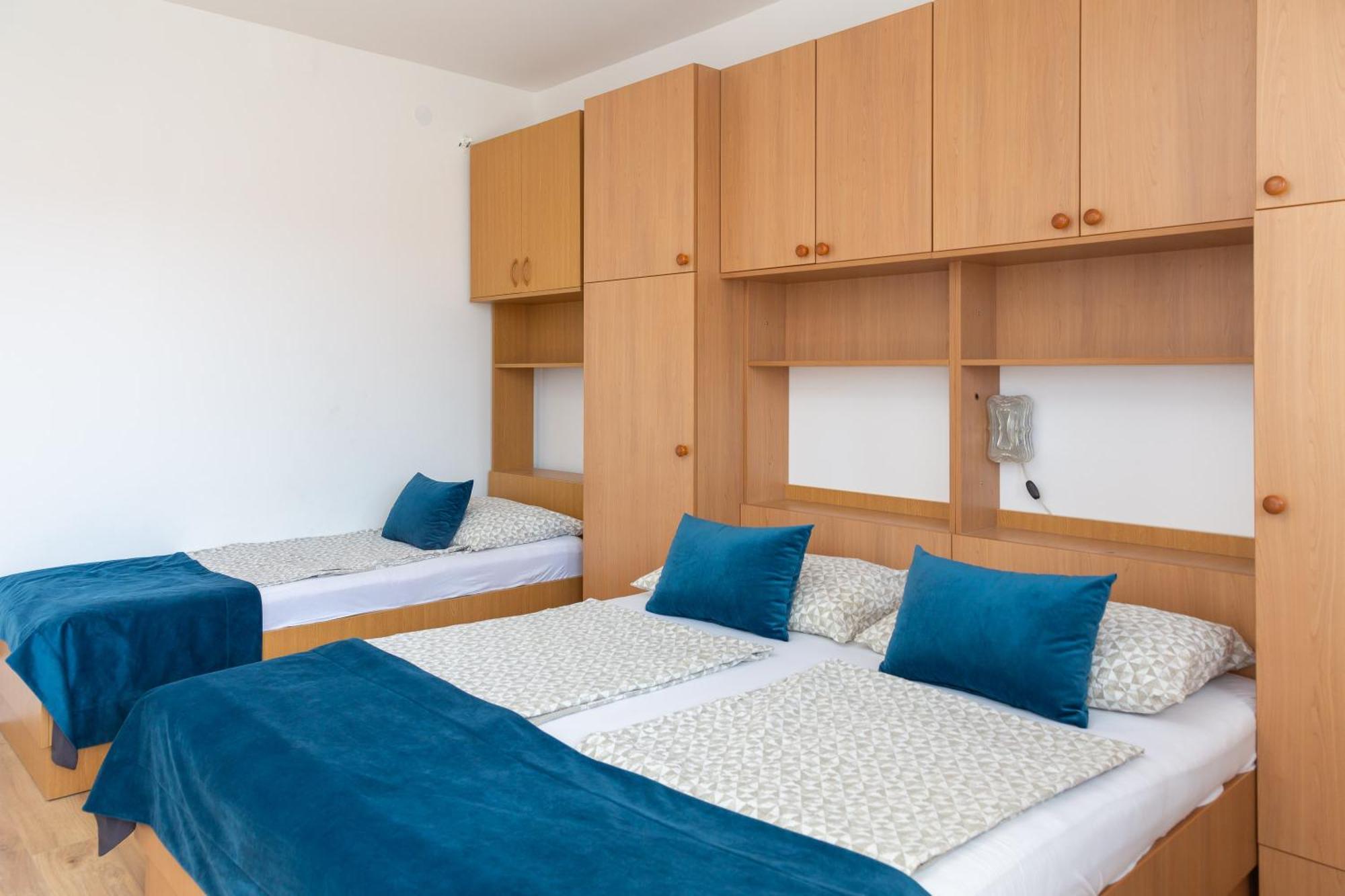Apartments Near Central Beach With Free Parking Makarska Room photo