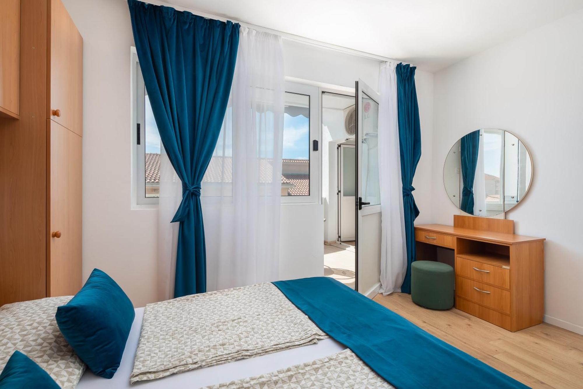 Apartments Near Central Beach With Free Parking Makarska Exterior photo