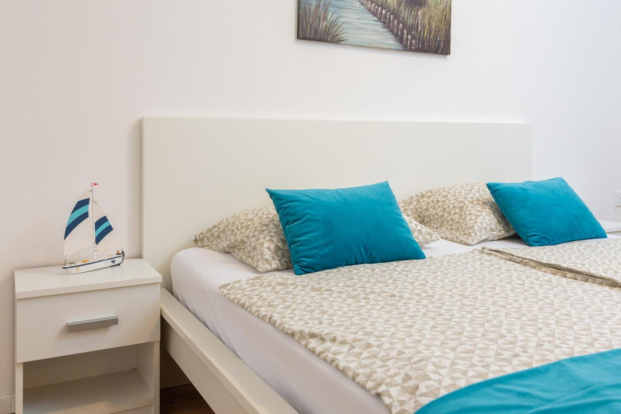 Apartments Near Central Beach With Free Parking Makarska Exterior photo