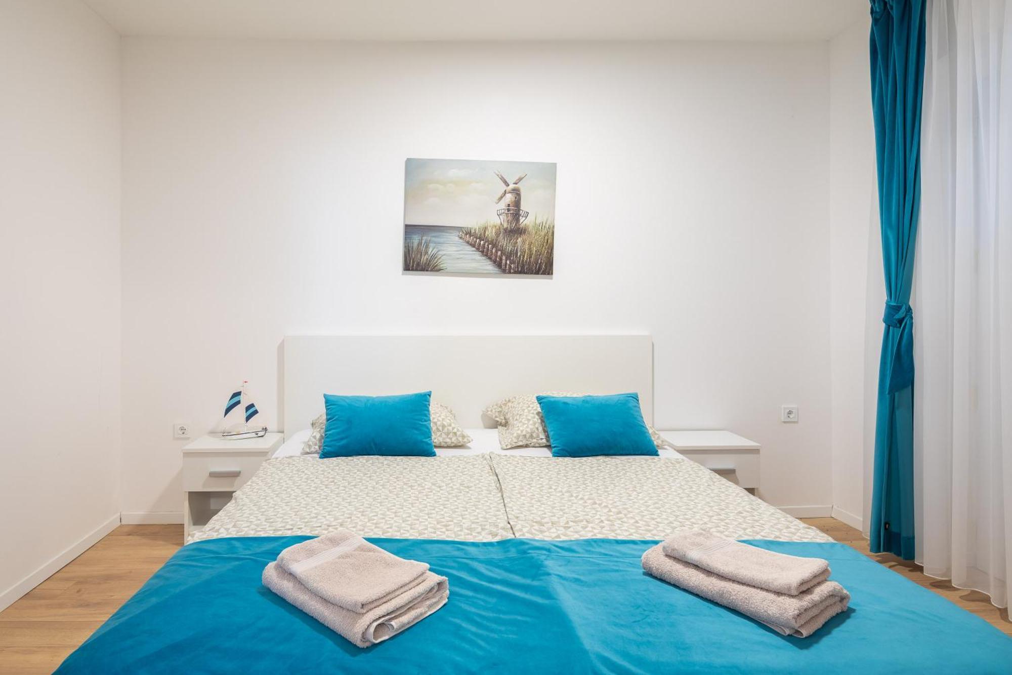 Apartments Near Central Beach With Free Parking Makarska Room photo