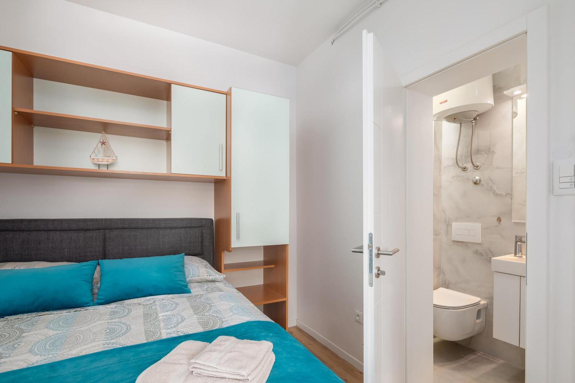 Apartments Near Central Beach With Free Parking Makarska Room photo