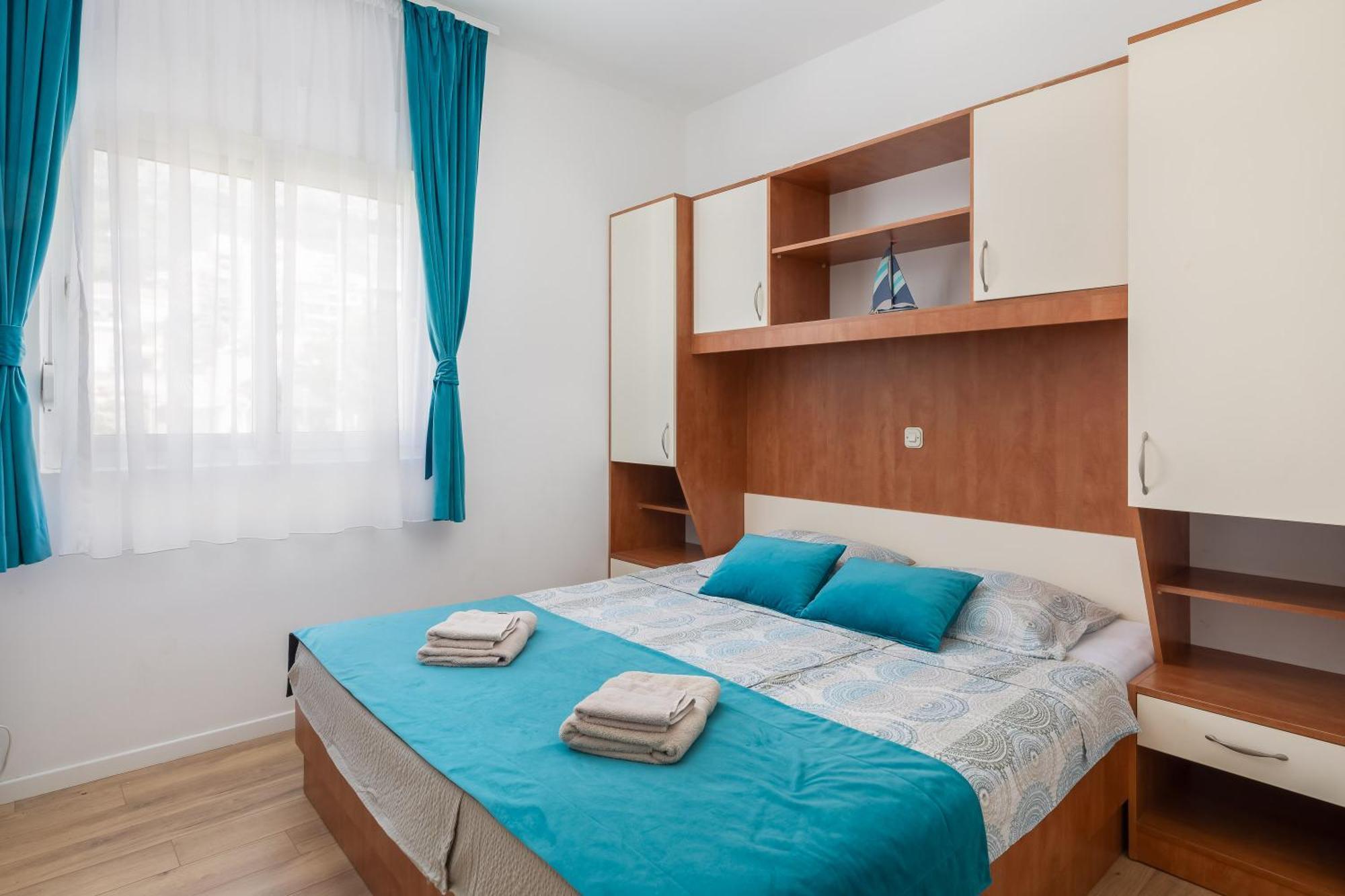 Apartments Near Central Beach With Free Parking Makarska Room photo