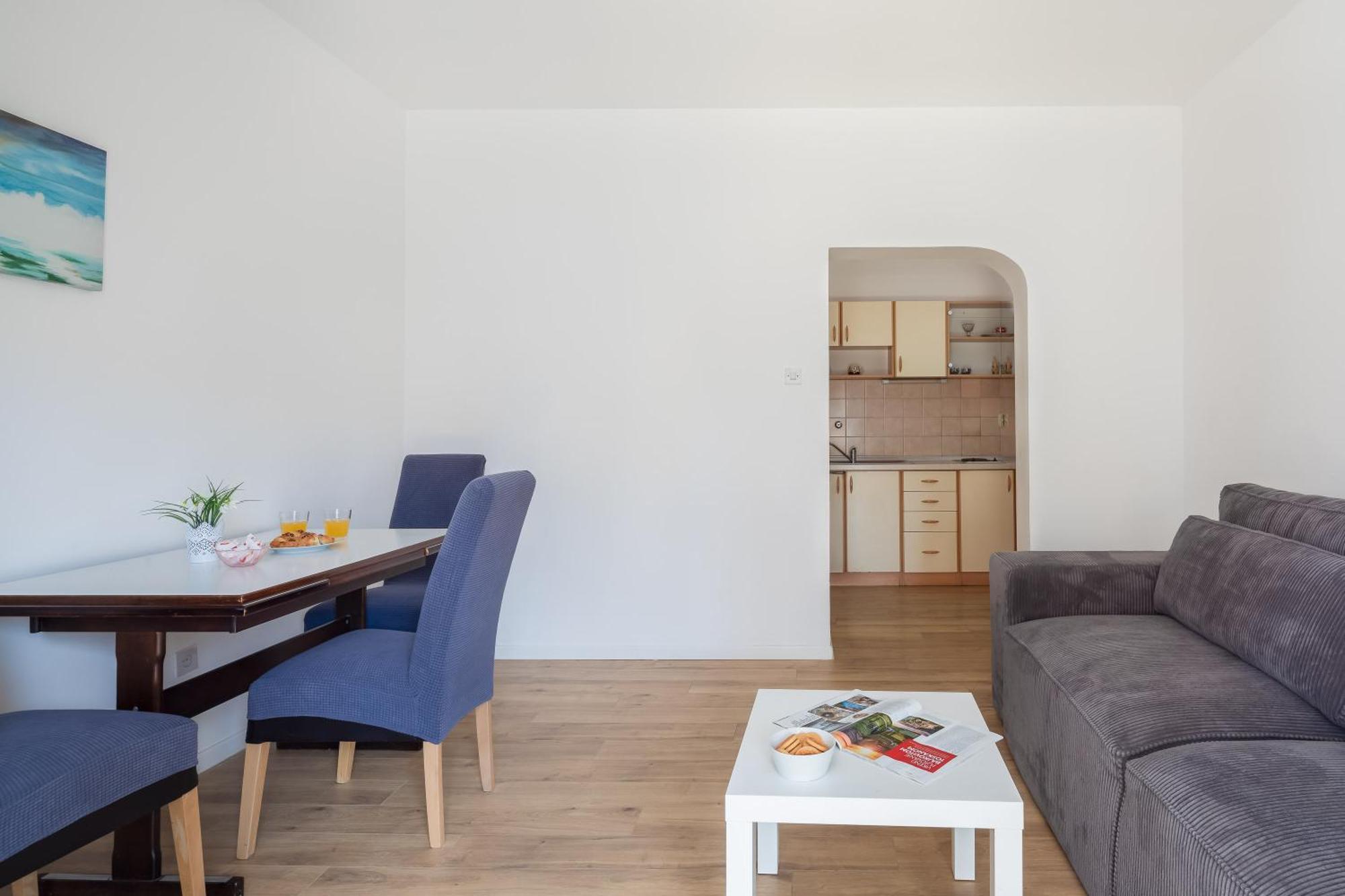 Apartments Near Central Beach With Free Parking Makarska Room photo