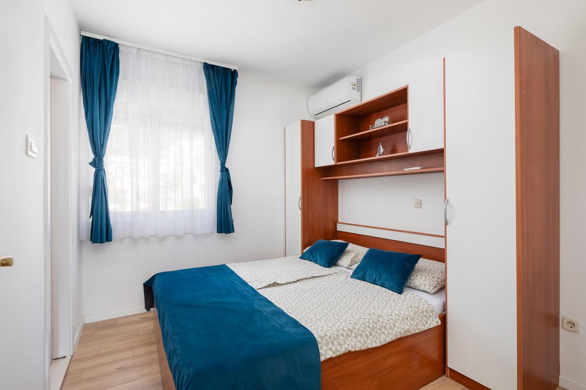 Apartments Near Central Beach With Free Parking Makarska Room photo