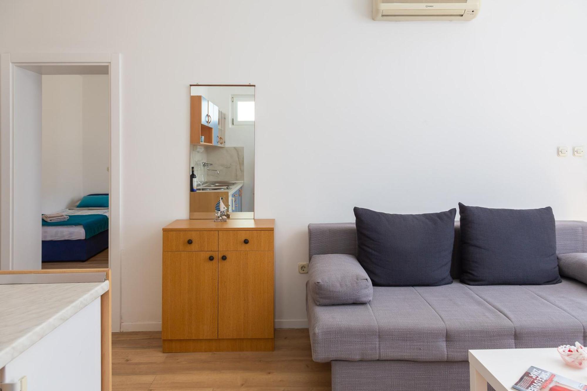Apartments Near Central Beach With Free Parking Makarska Room photo