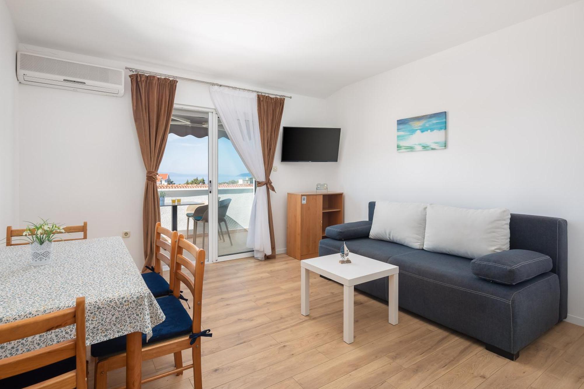 Apartments Near Central Beach With Free Parking Makarska Room photo