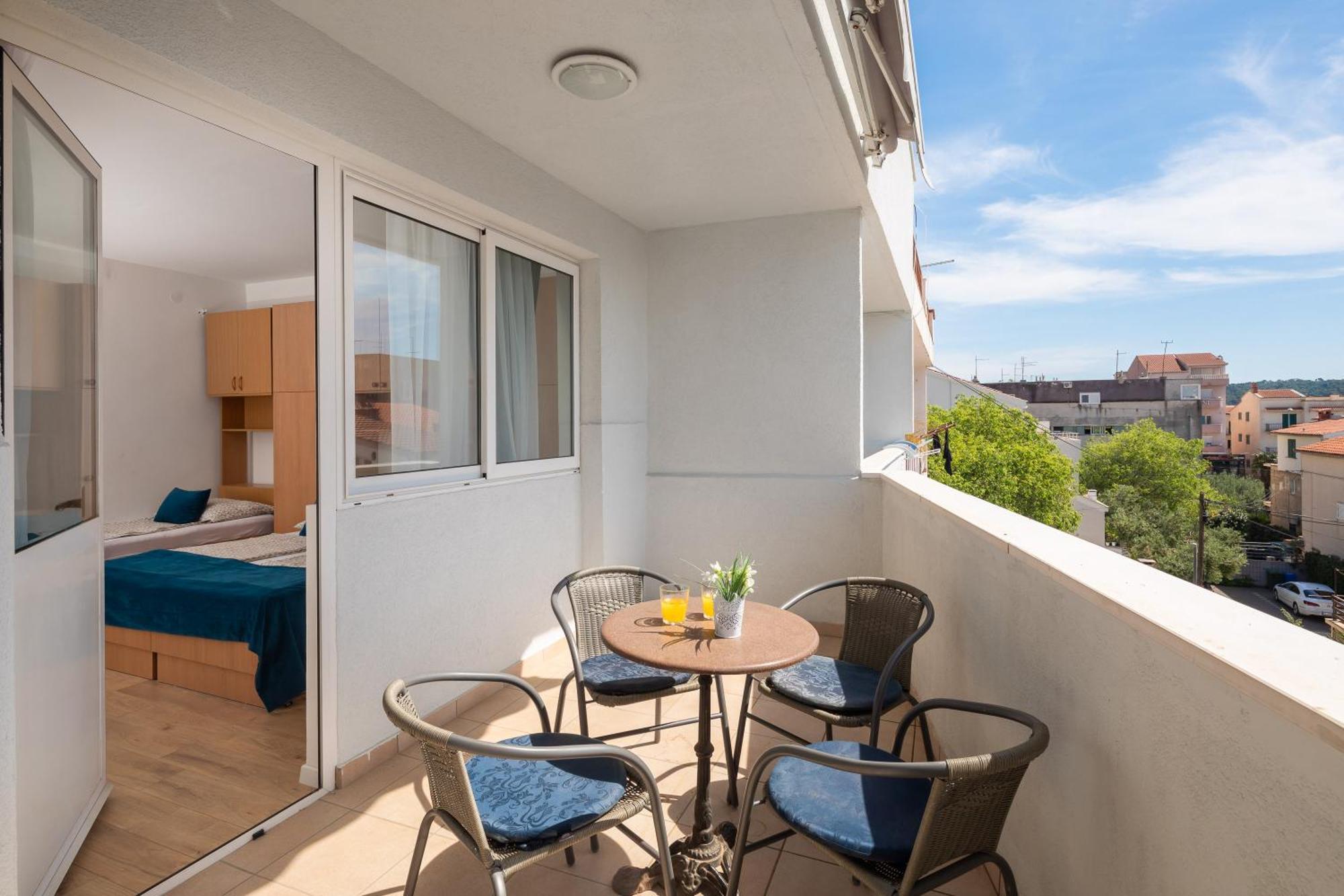 Apartments Near Central Beach With Free Parking Makarska Exterior photo