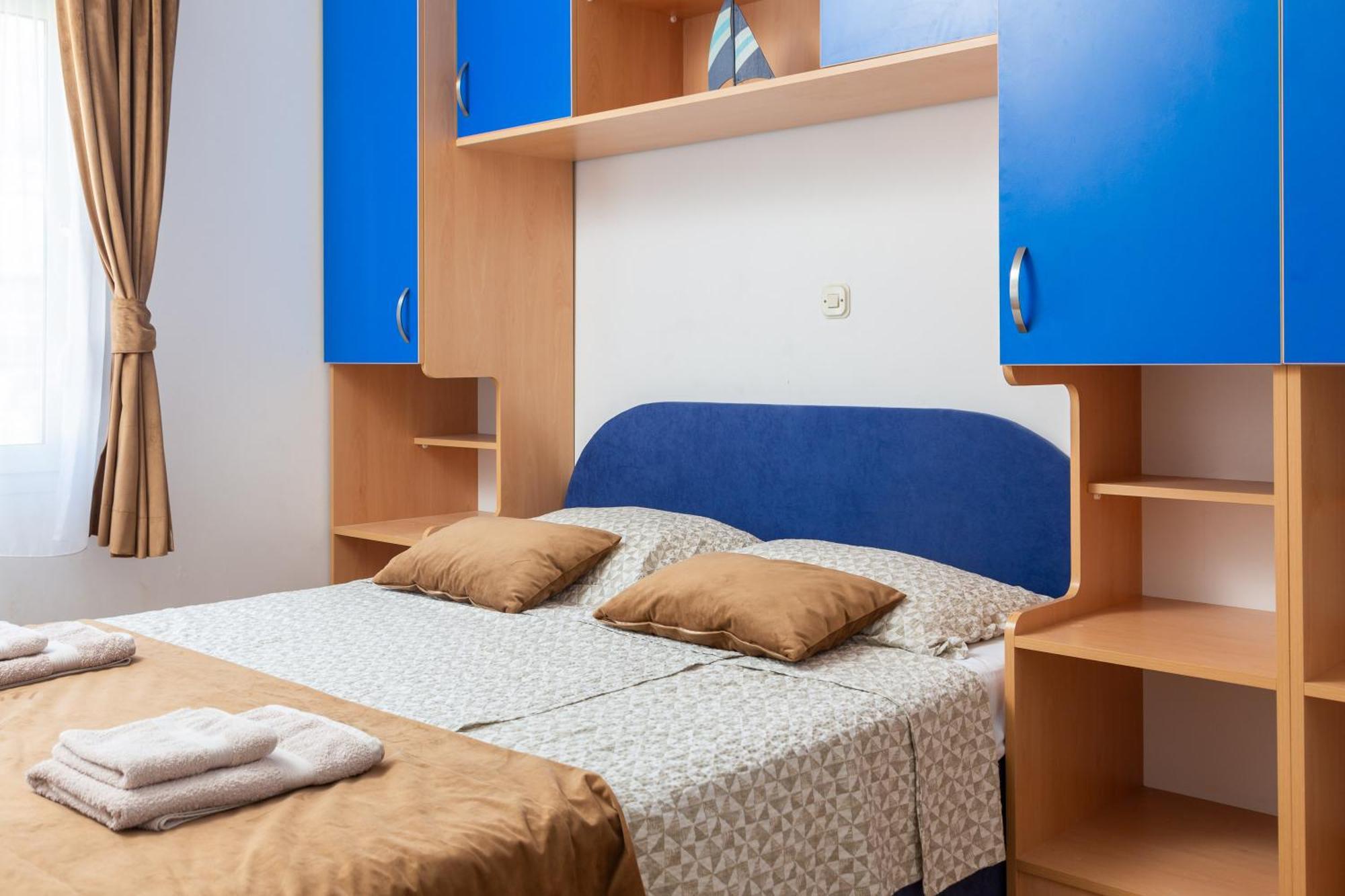 Apartments Near Central Beach With Free Parking Makarska Room photo