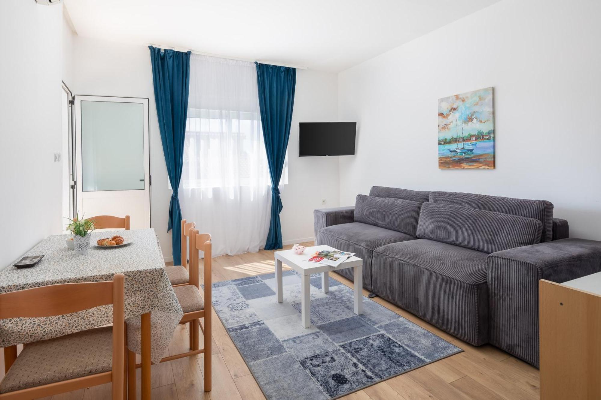 Apartments Near Central Beach With Free Parking Makarska Room photo