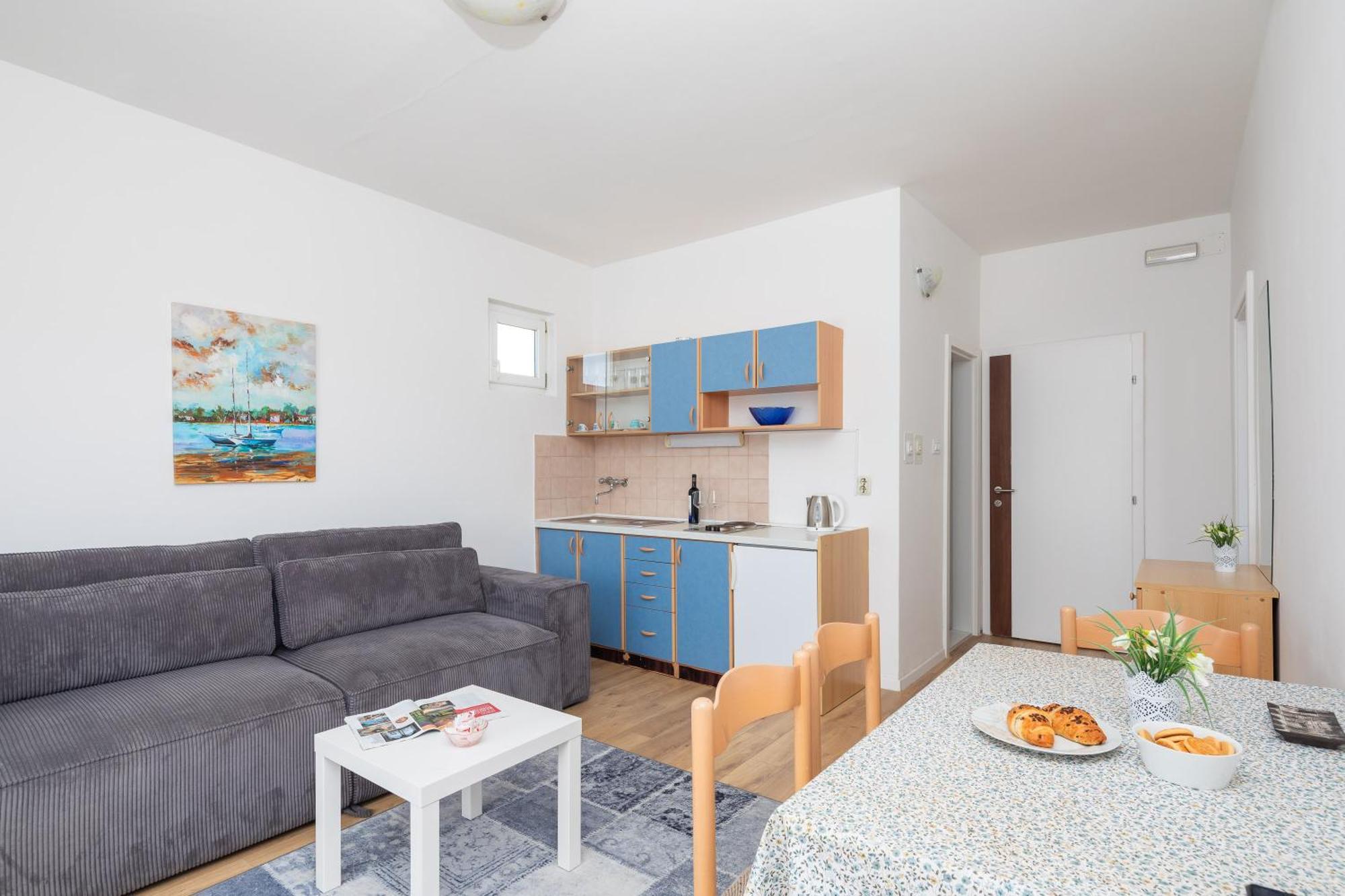 Apartments Near Central Beach With Free Parking Makarska Room photo