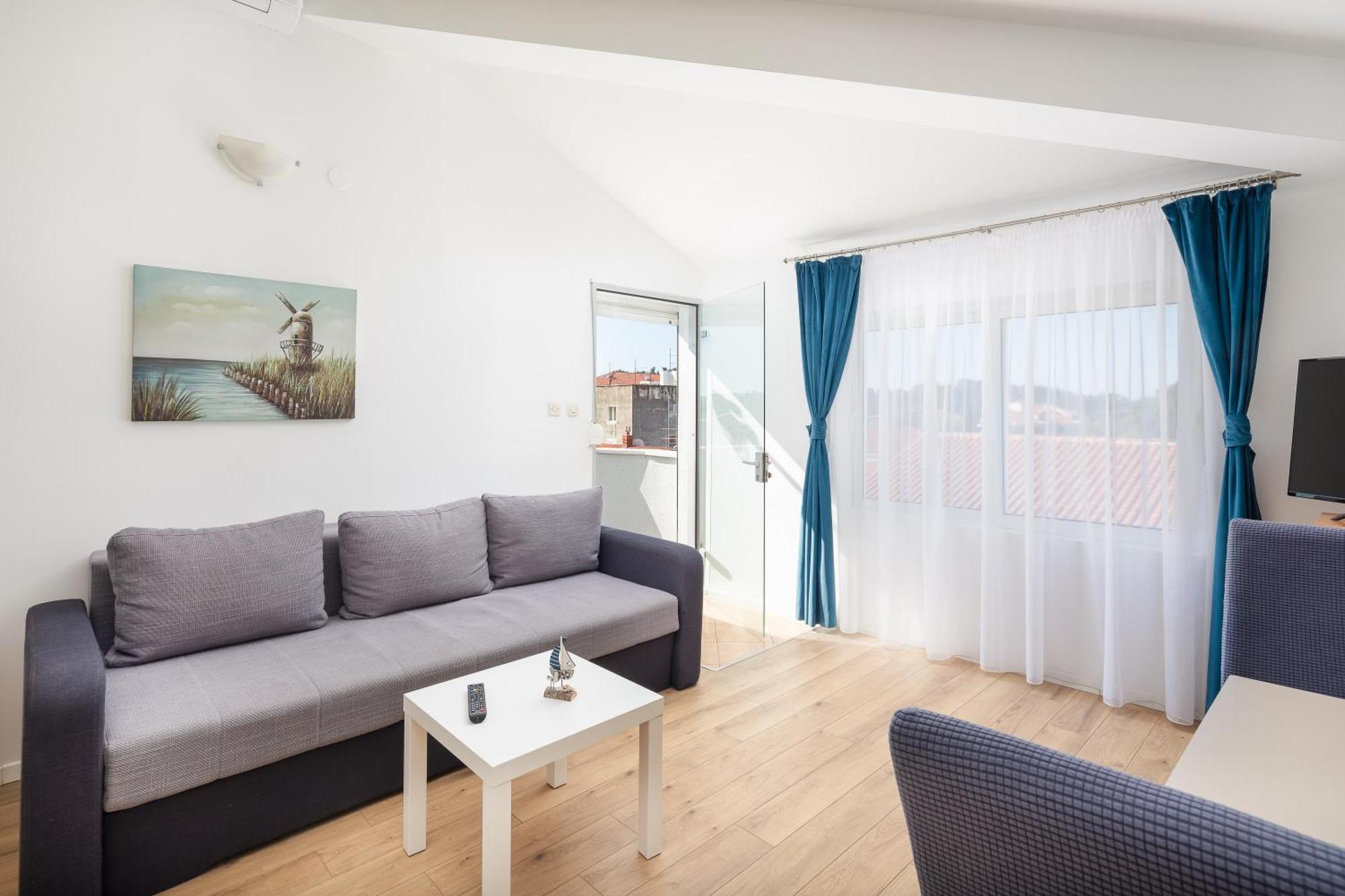 Apartments Near Central Beach With Free Parking Makarska Exterior photo