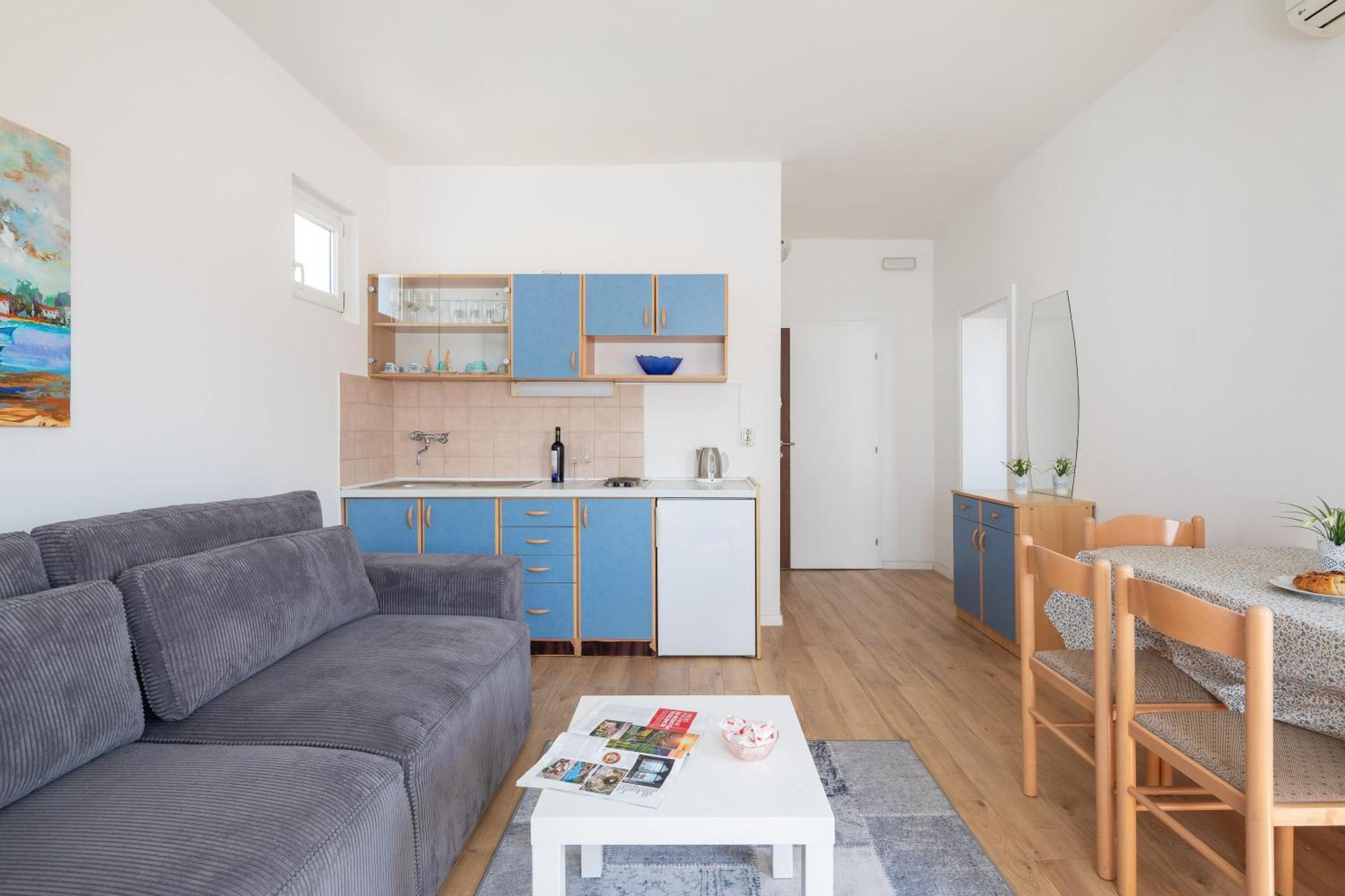 Apartments Near Central Beach With Free Parking Makarska Room photo